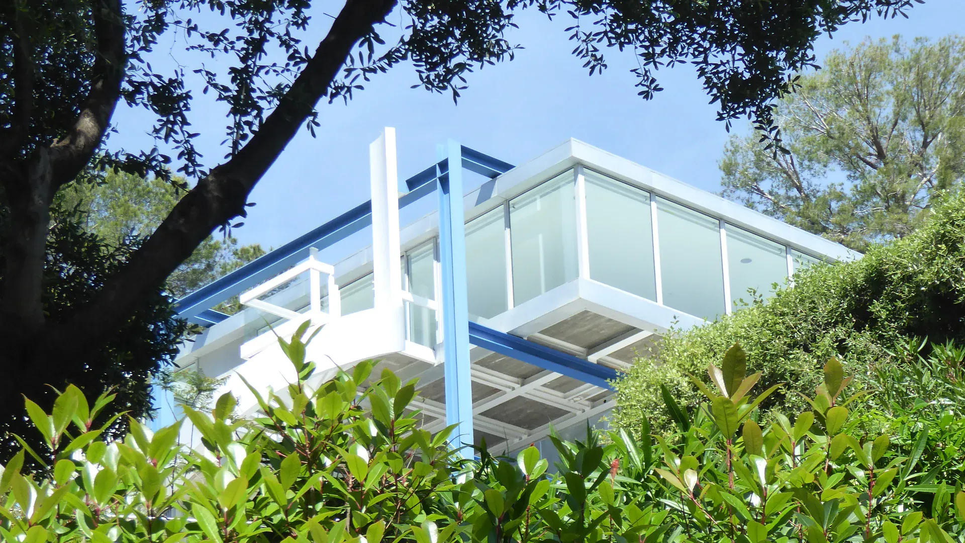 The steel and glass Villa Andre-Bloc by Claude Parent among Mediterranean trees
