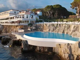 Hôtel du Cap-Eden-Roc, où se trouve Louroc