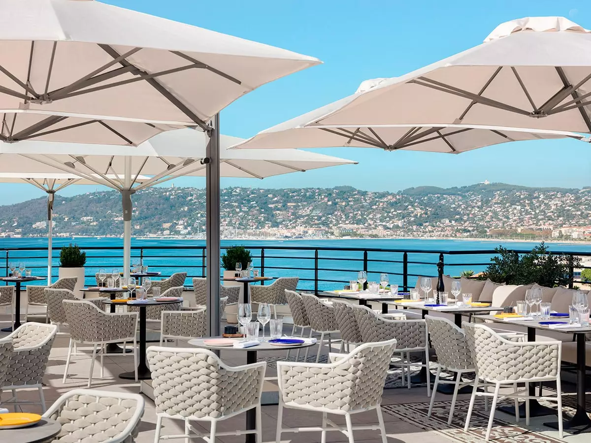 Terrasse of the 1932 hotel